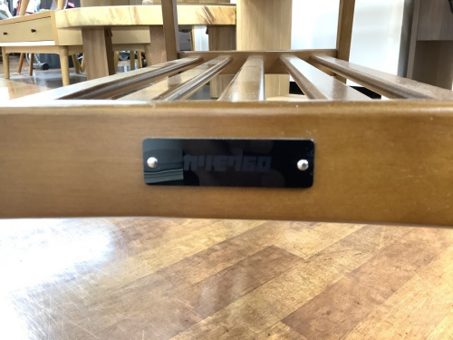 カリモクのテーブル