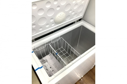 冷蔵庫の上開き式冷凍庫