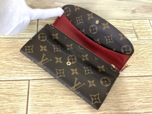 長財布のLOUIS VUITTON