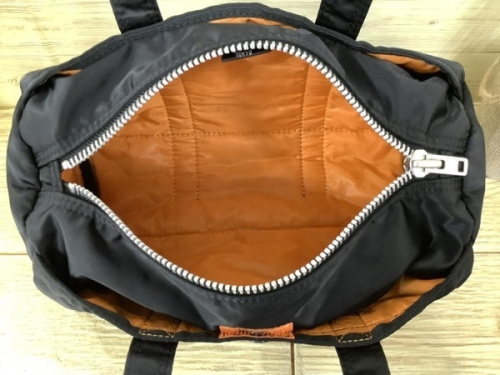 バッグのボストンバッグ