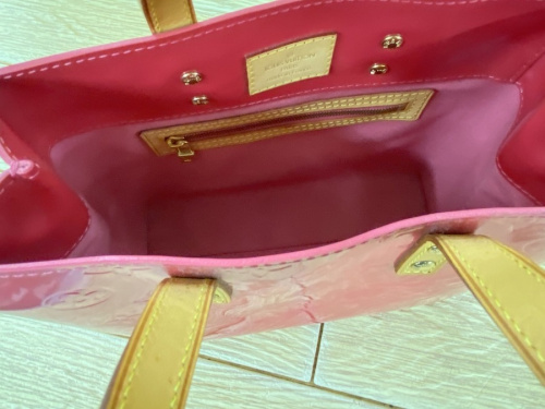 バッグのLOUIS VUITTON