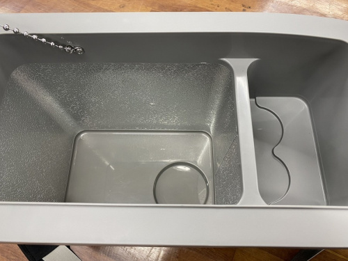 キャンプ用品のクーラーボックス