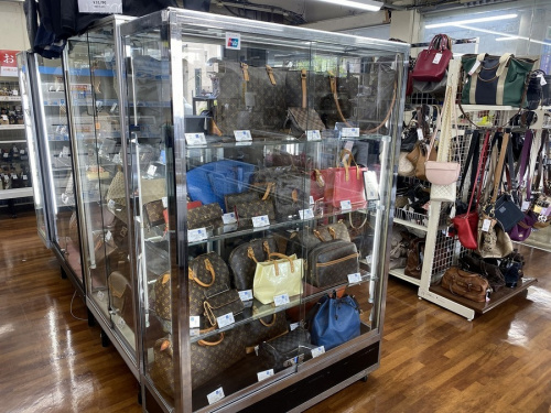 ショルダーバッグのLOUIS VUITTON