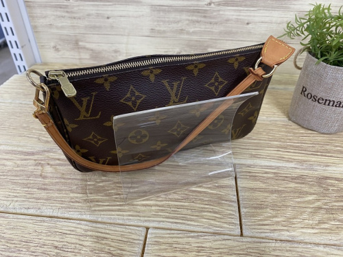 ポーチのLOUIS VUITTON