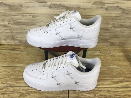 靴のスニーカー