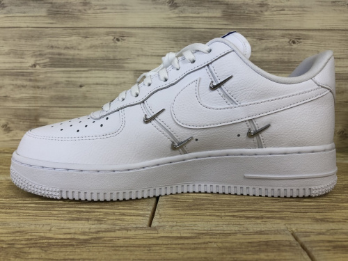 ローカットスニーカーのNIKE