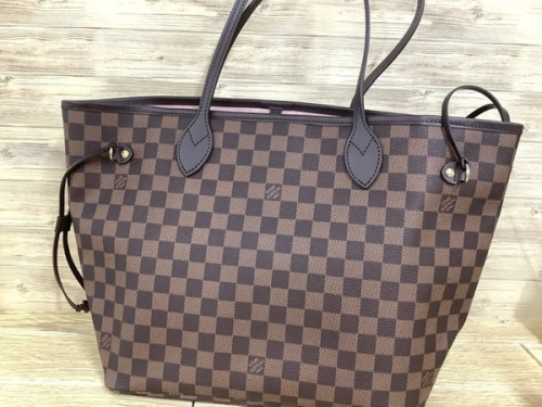 LOUIS VUITTONのバッグ