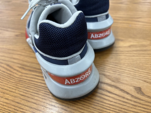 ローカットスニーカーのNEW BALANCE