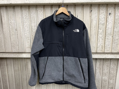 トップスのジャケット