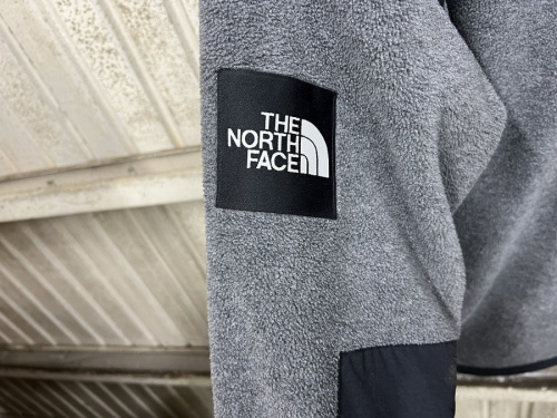 デナリジャケットのTHE NORTH FACE