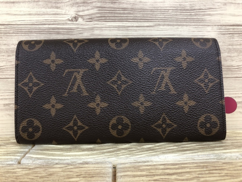 長財布のLOUIS VUITTON