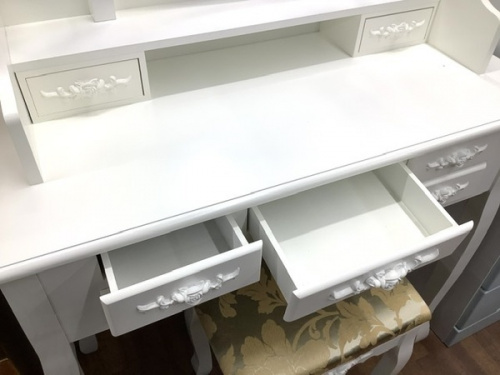 ドレッサーのロココ調