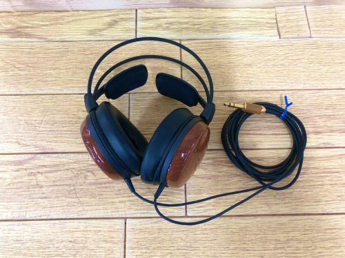 オーディオ機器のヘッドホン