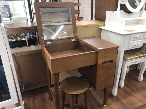 収納家具のドレッサー
