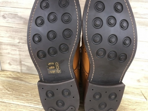 ウィングチップブーツのTRICKER'S