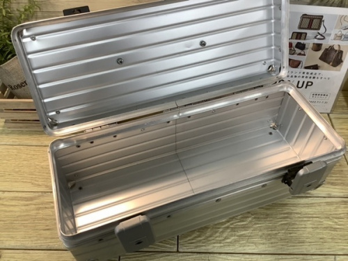 ワインボトルケースのRIMOWA