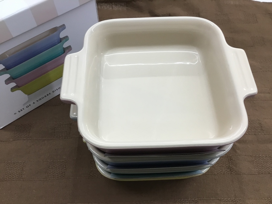 【廃盤】ル・クルーゼ LE CREUSET スクエアディッシュ 白 ２つ ル・クルーゼ／LE CREUSEのスクエアディッシュを買取入荷いたしました