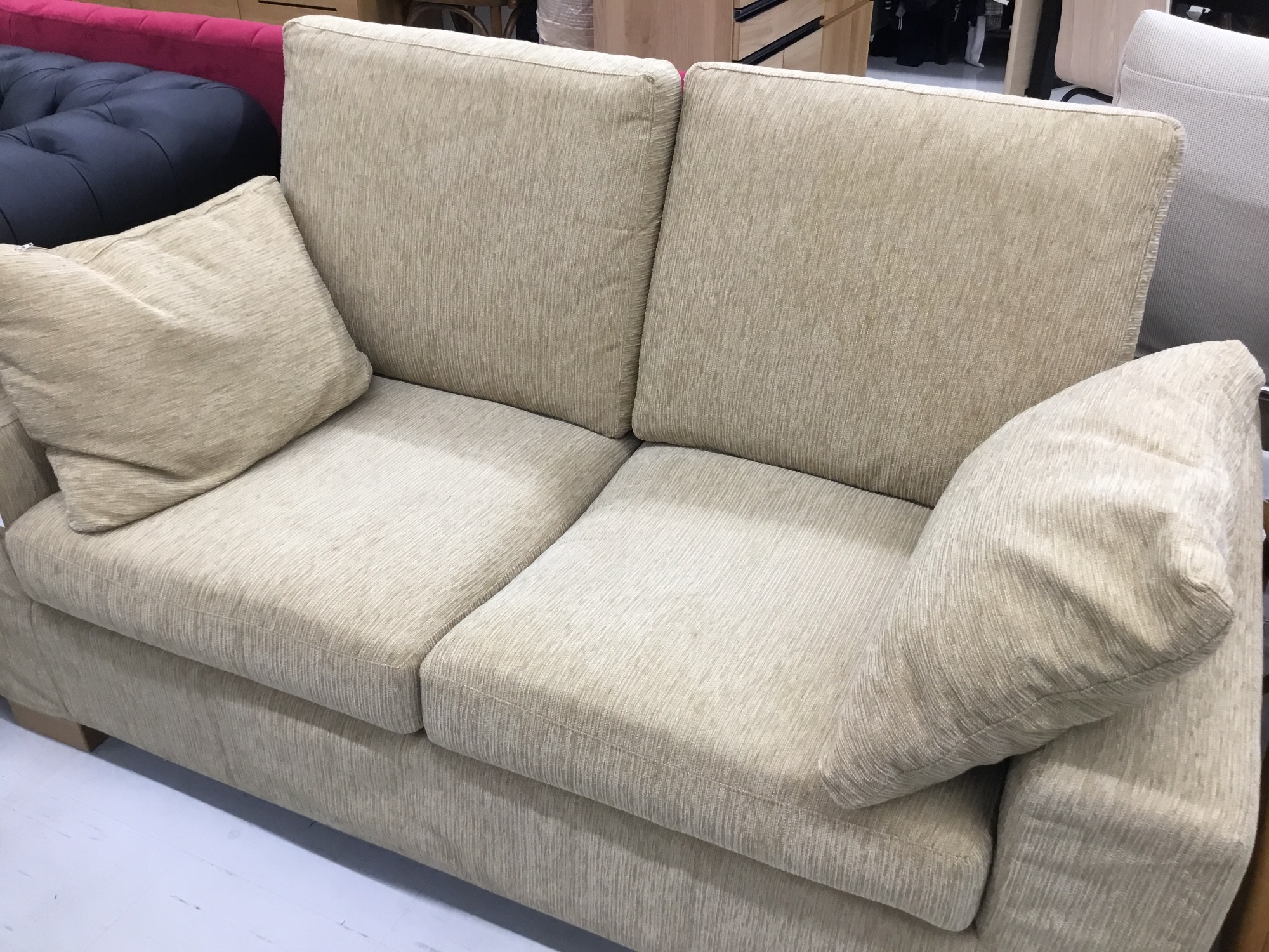ファブリックの2人掛けソファーが買取入荷しました。中古家具を買う 