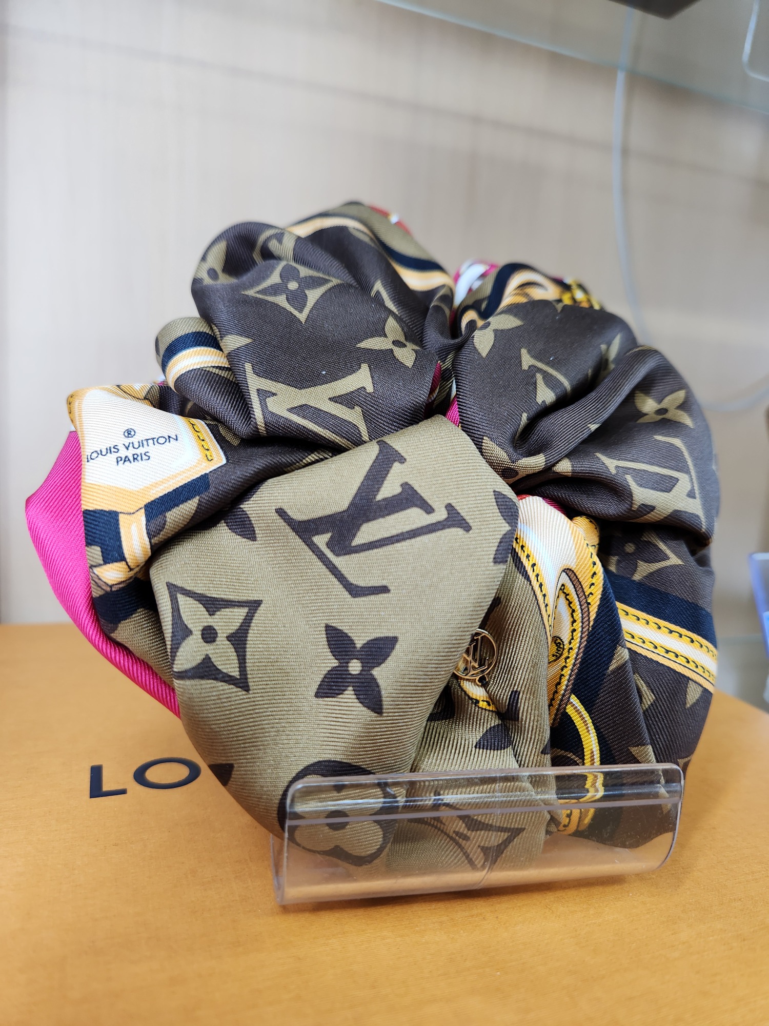 LOUIS VUITTON(ルイヴィトン)のシュシュ(M76954)が買取入荷しま