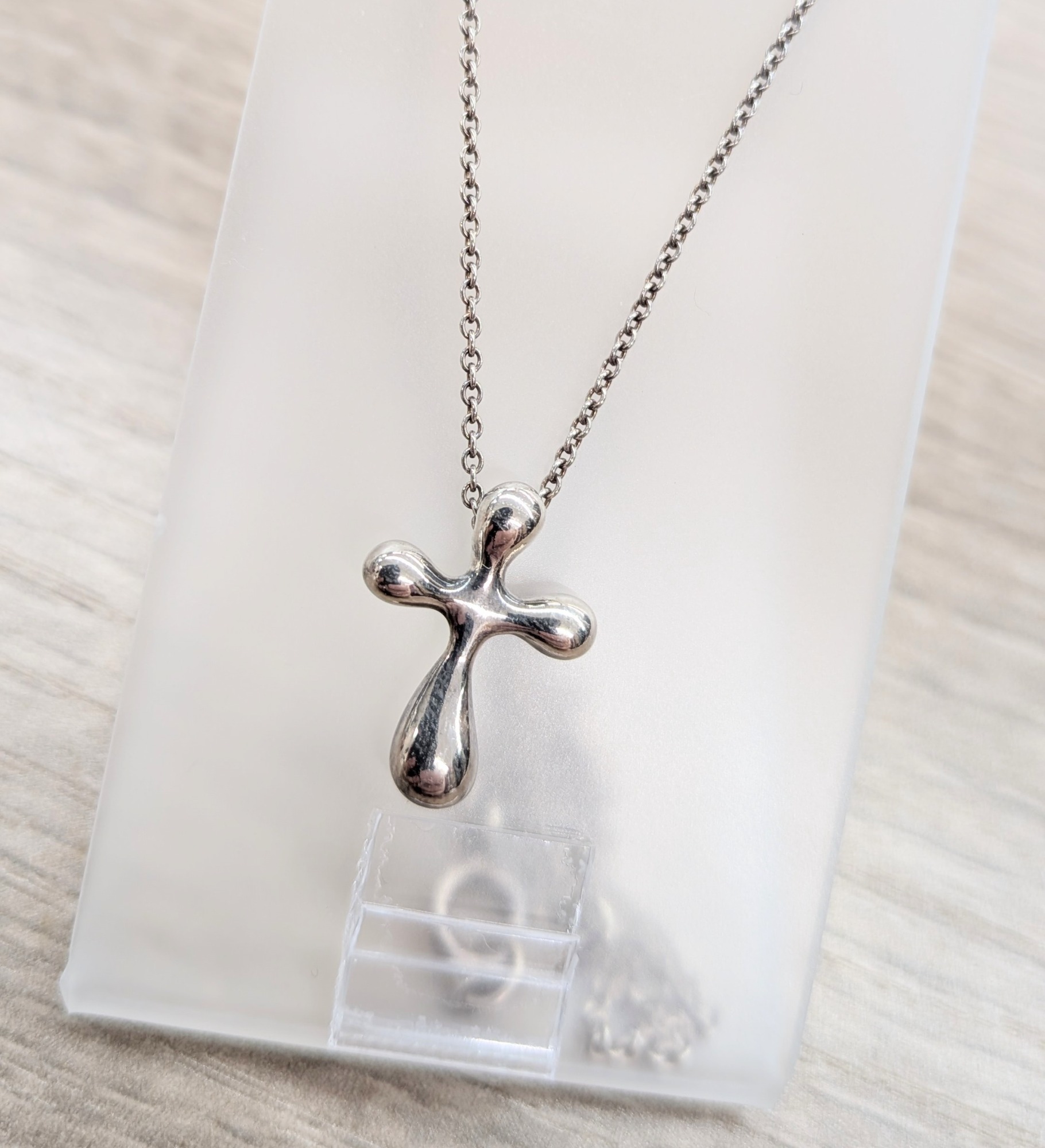 Tiffany & Co.（ティファニー）のスモールクロスネックレスを買取入荷