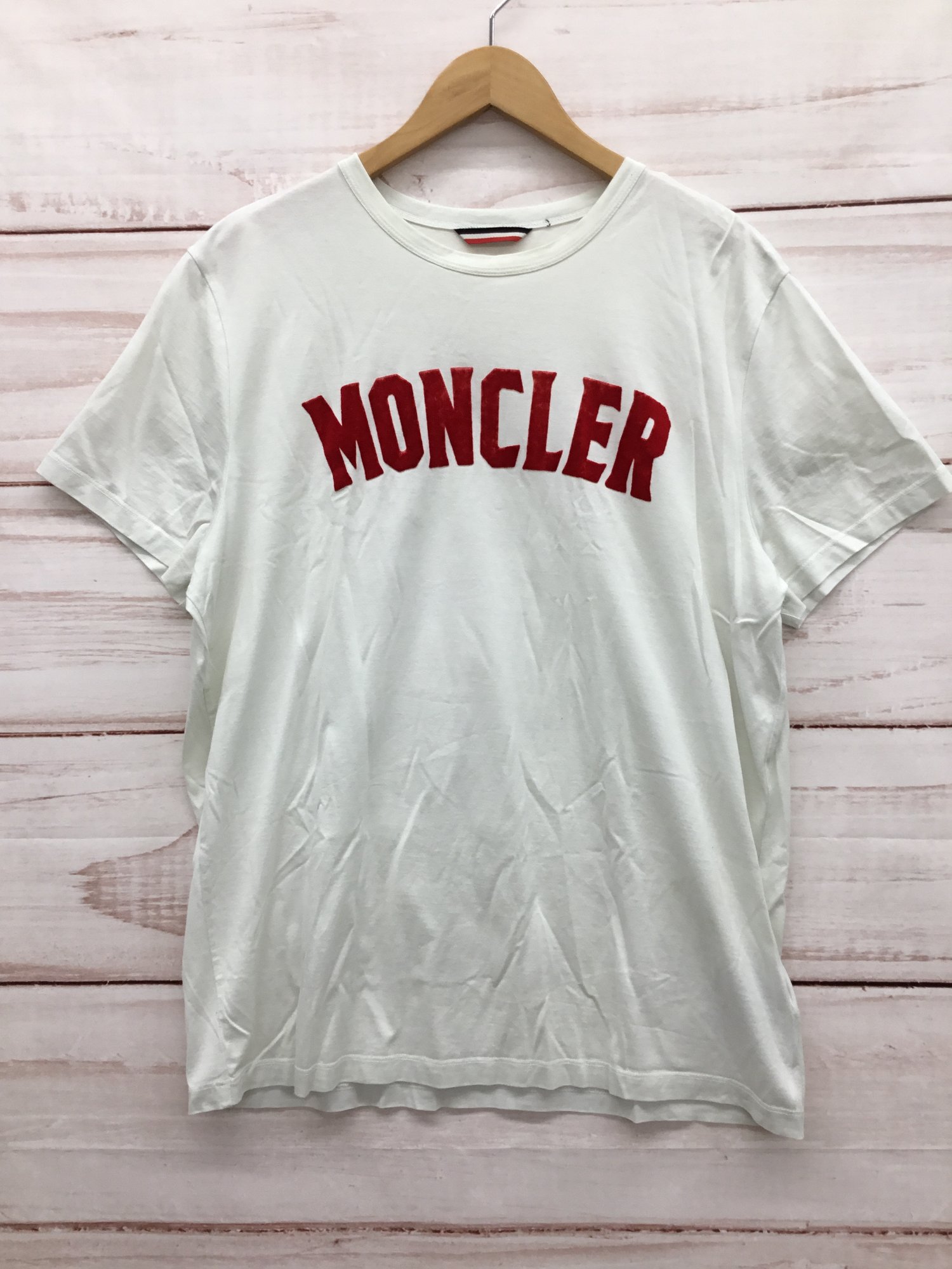 MONCLER(モンクレール)フロッキーロゴTシャツを買取入荷しました！秋冬