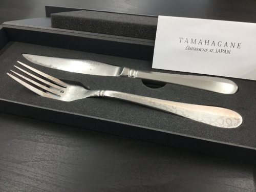 ステーキナイフ&フォークセットのTAMAHAGANE