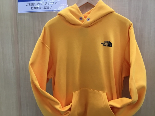 バッグスクエアロゴのNT62040