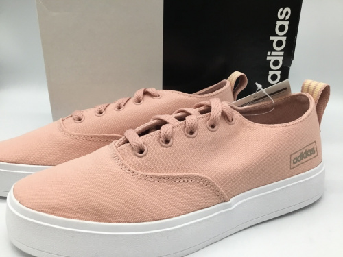 adidasのEH 2262