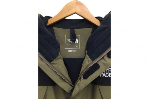 マウンテンパーカーのNP61800