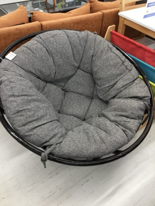 円形ソファのラタン