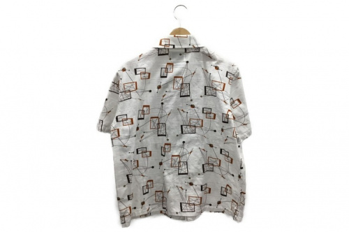 ウィアードのオープンカラーシャツ