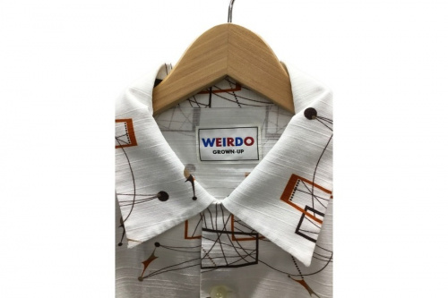 オープンカラーシャツの半袖シャツ