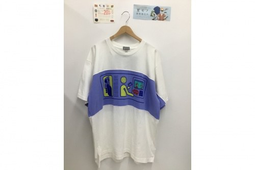 シーイーのTシャツ