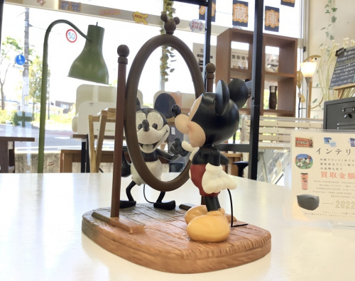 ディズニーランドのDISNEY