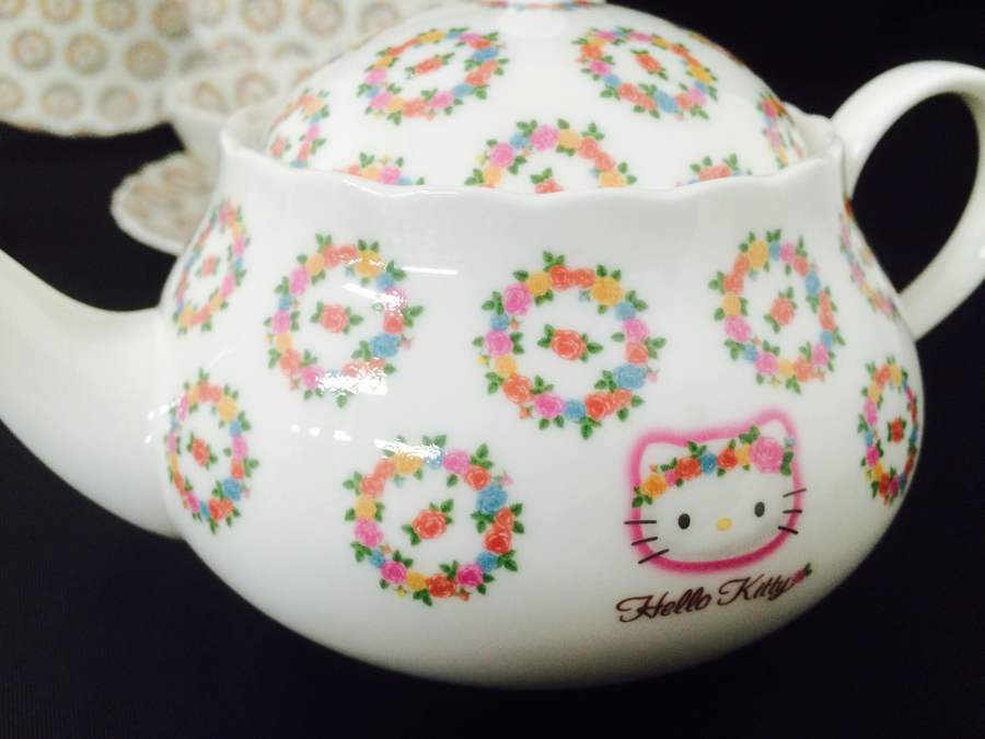 ハローキティ×Noritake(ノリタケ)ティーセット【町田店】｜2016年02月