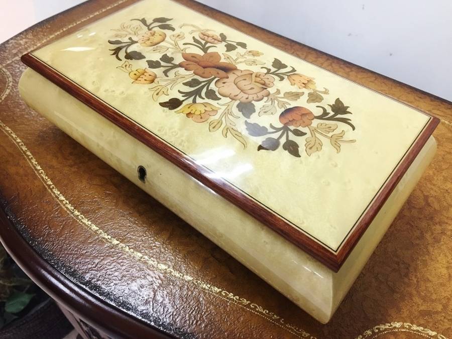 Lisa Larson(リサ・ラーソン)アフガンハウンドが買取入荷いたしました