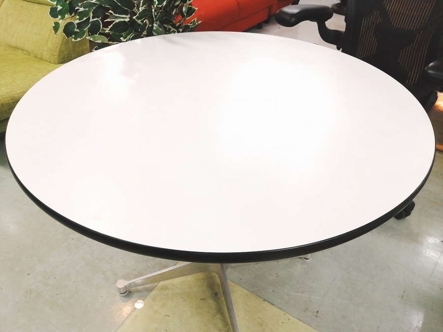 デザイナーズ家具】Herman Miller(ハーマンミラー) 人気の家具が