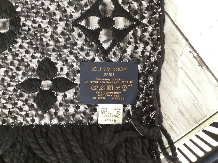 ルイヴィトンLOUISVUITTONエシャルシャインシルクノワールM75833 Louis Vuitton LOGOMANIA SHINE Scarf M75833 Black BNWT