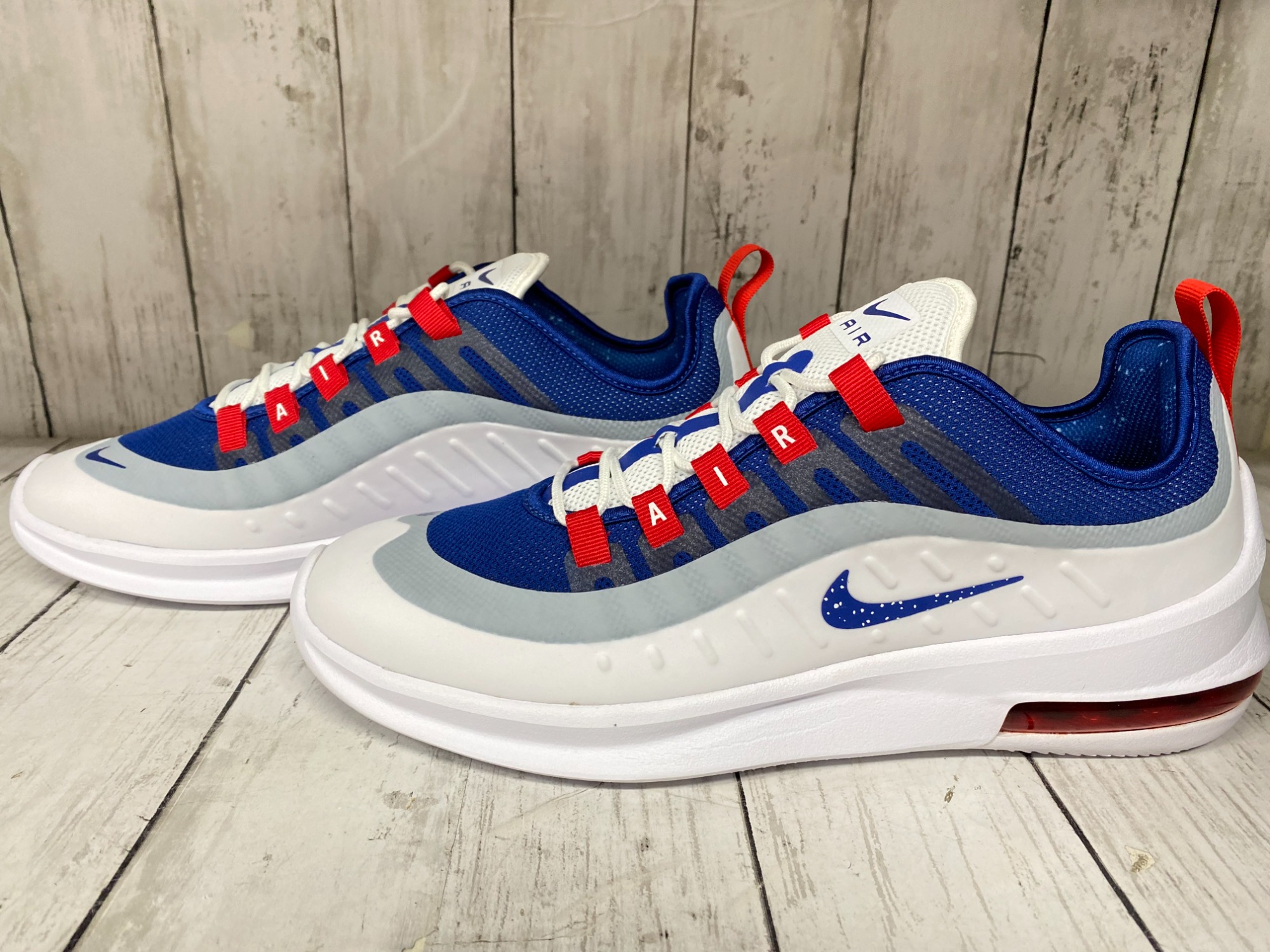 Nike air max axis white red blue deals