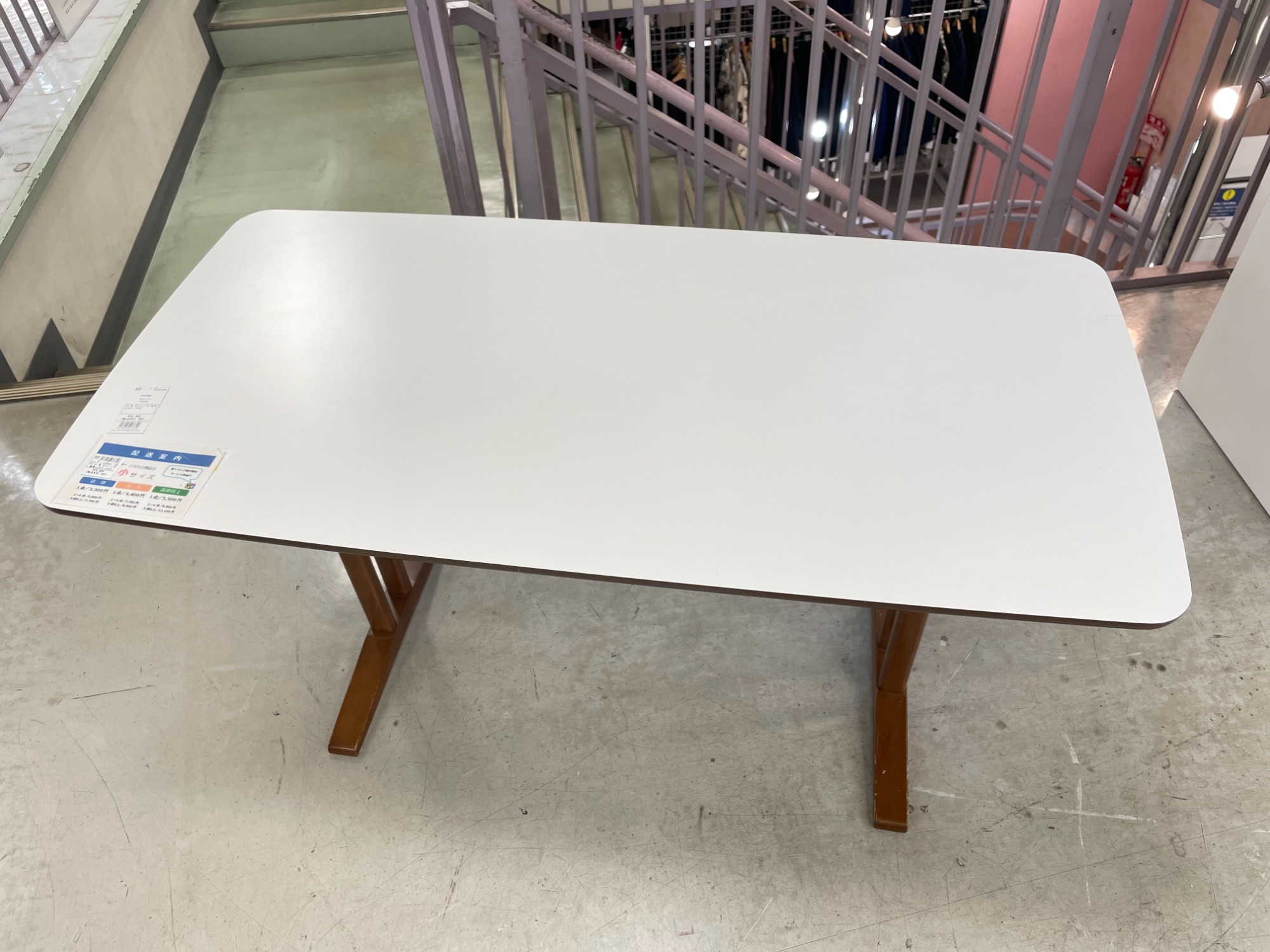 カリモク60 カフェテーブル120 白天板 1.png