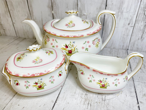 Wedgwoodのティーポット・シュガーポット・ミルクポットを買取入荷しま
