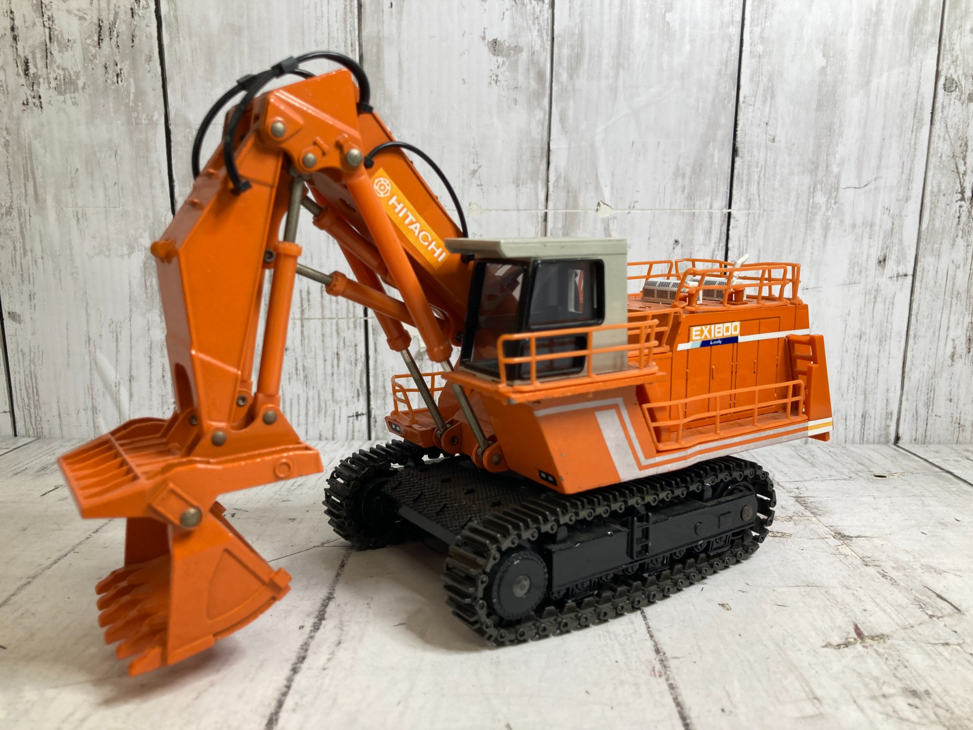 ex RR(H〜J) まとめ売り 1000枚 モデルカー HITACHI Giant Excavator EX1800を買取入荷致しました
