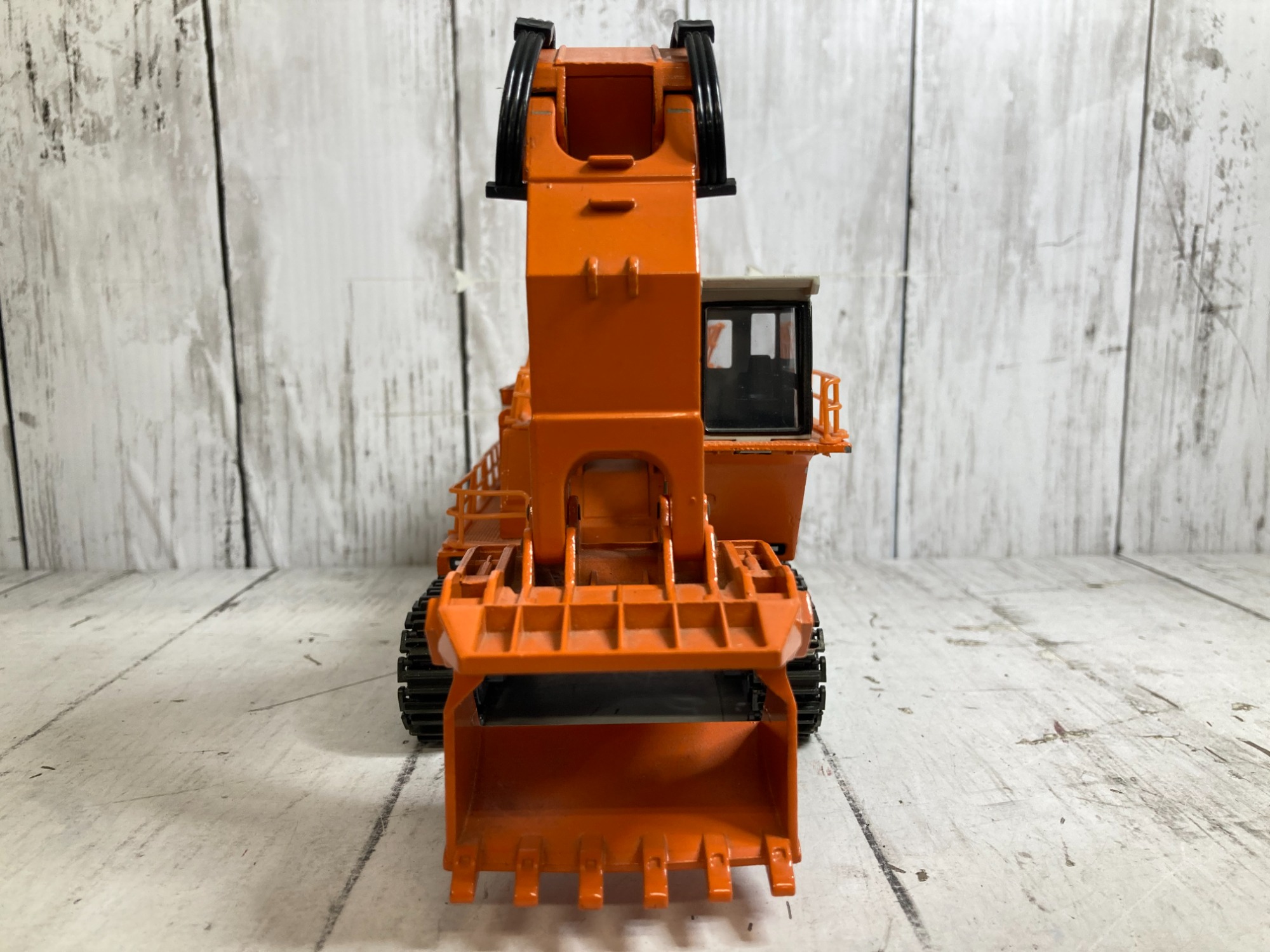 モデルカー HITACHI Giant Excavator EX1800を買取入荷致しました