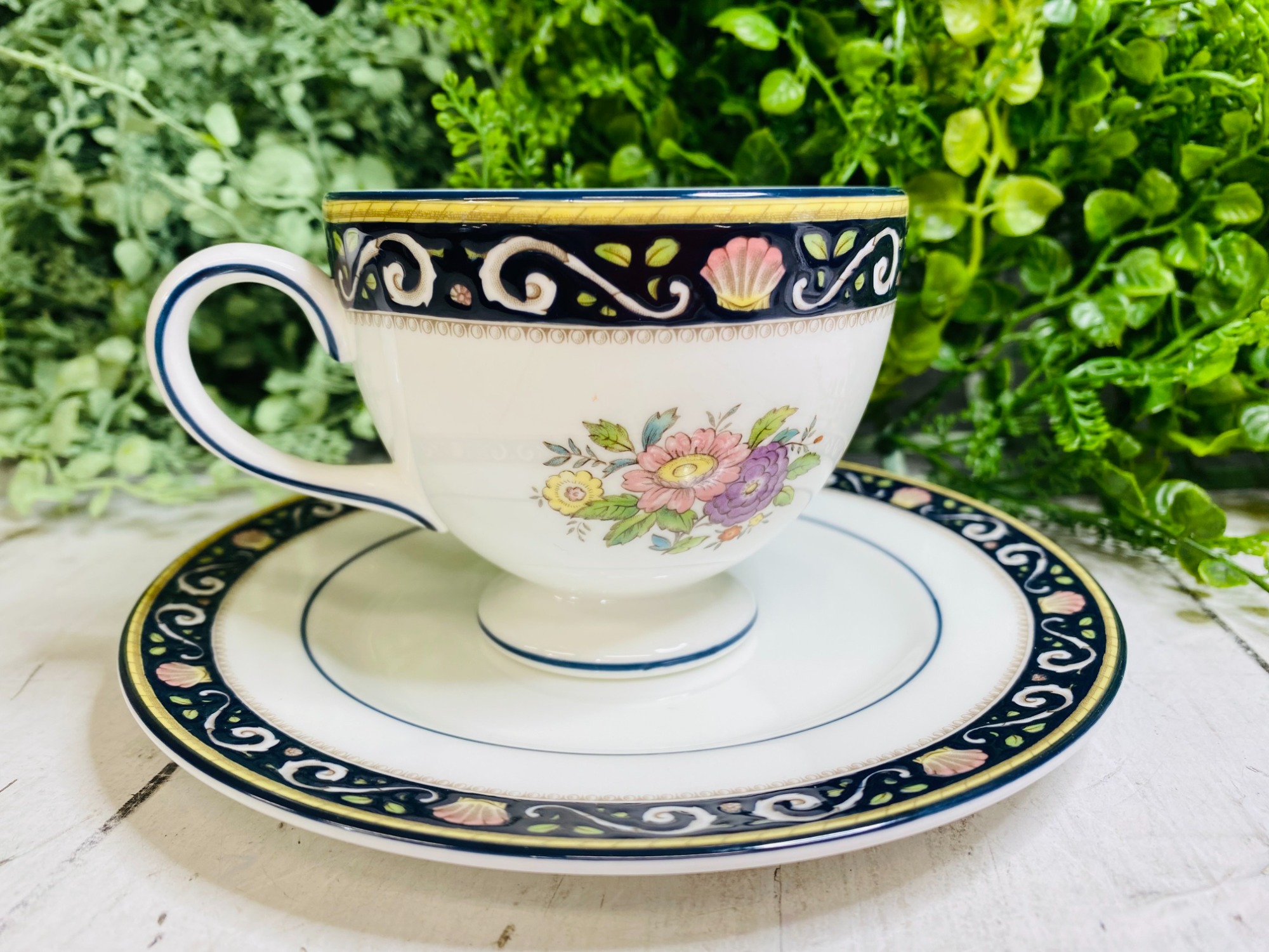 ハンドペイントが特徴！Wedgwood(ウェッジウッド)のカップ＆プレートを