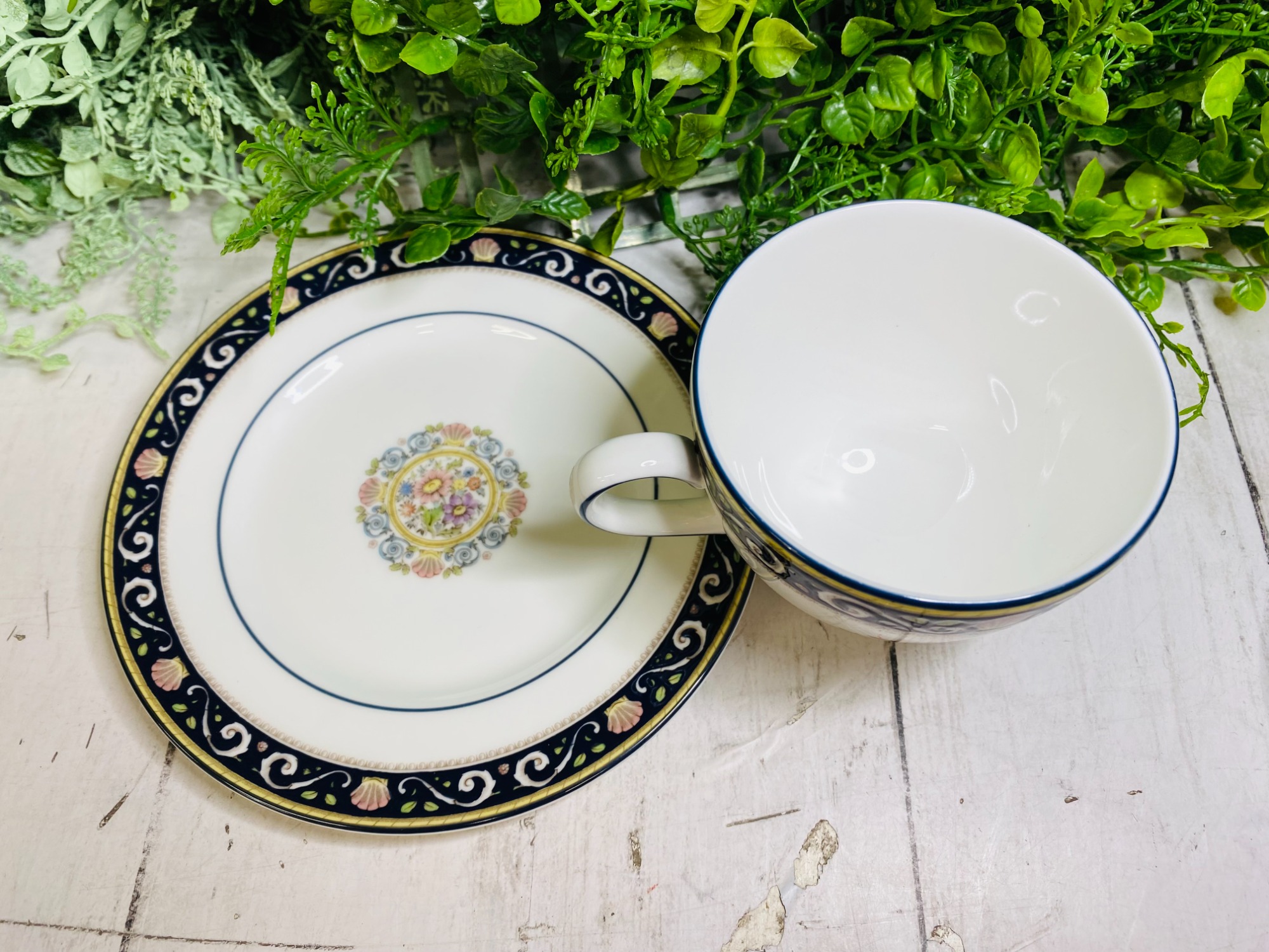 ハンドペイントが特徴！Wedgwood(ウェッジウッド)のカップ＆プレートを