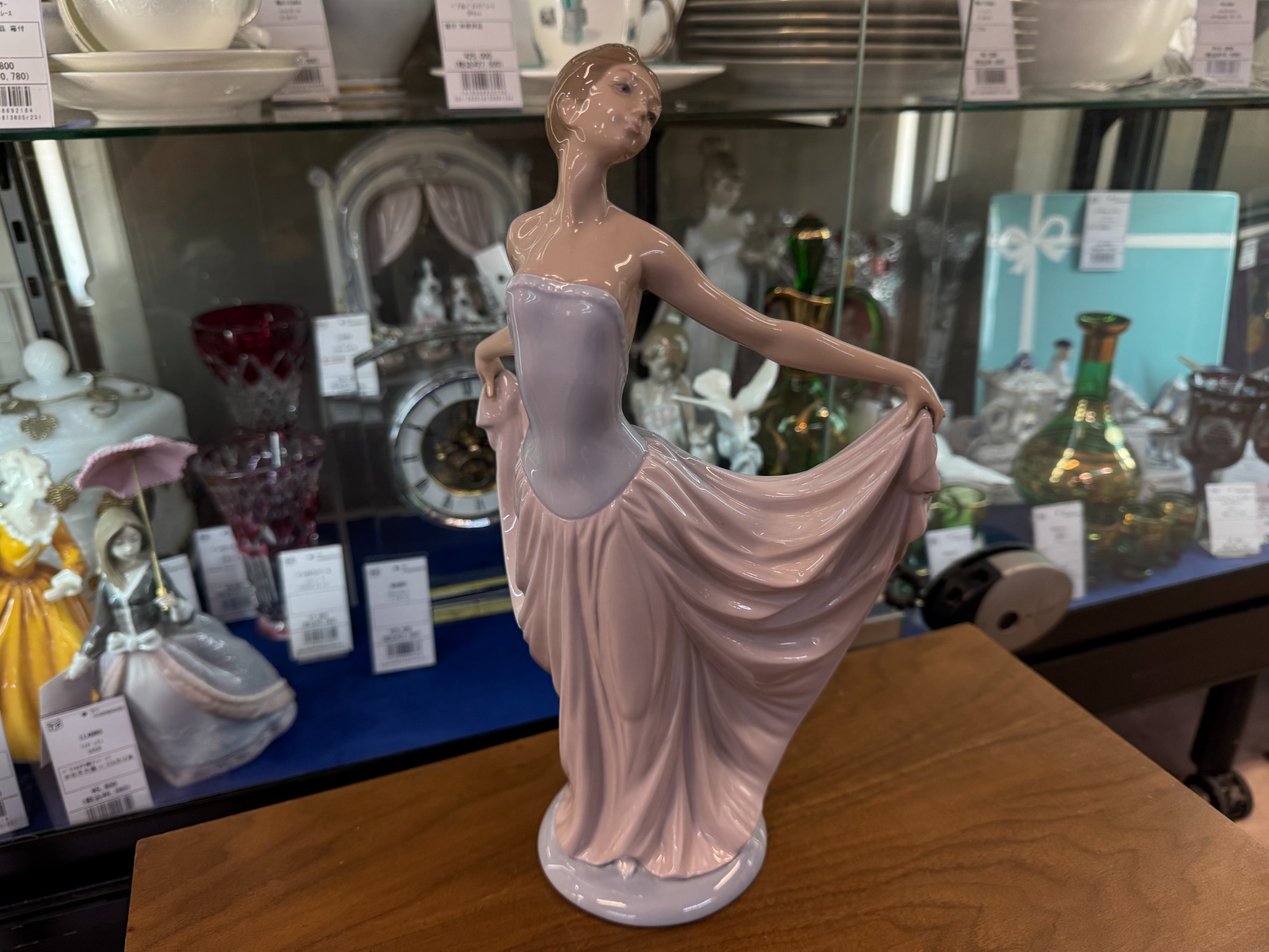 LLADRO(リヤドロ)の踊る少女のフィギュリンを買取入荷致しました