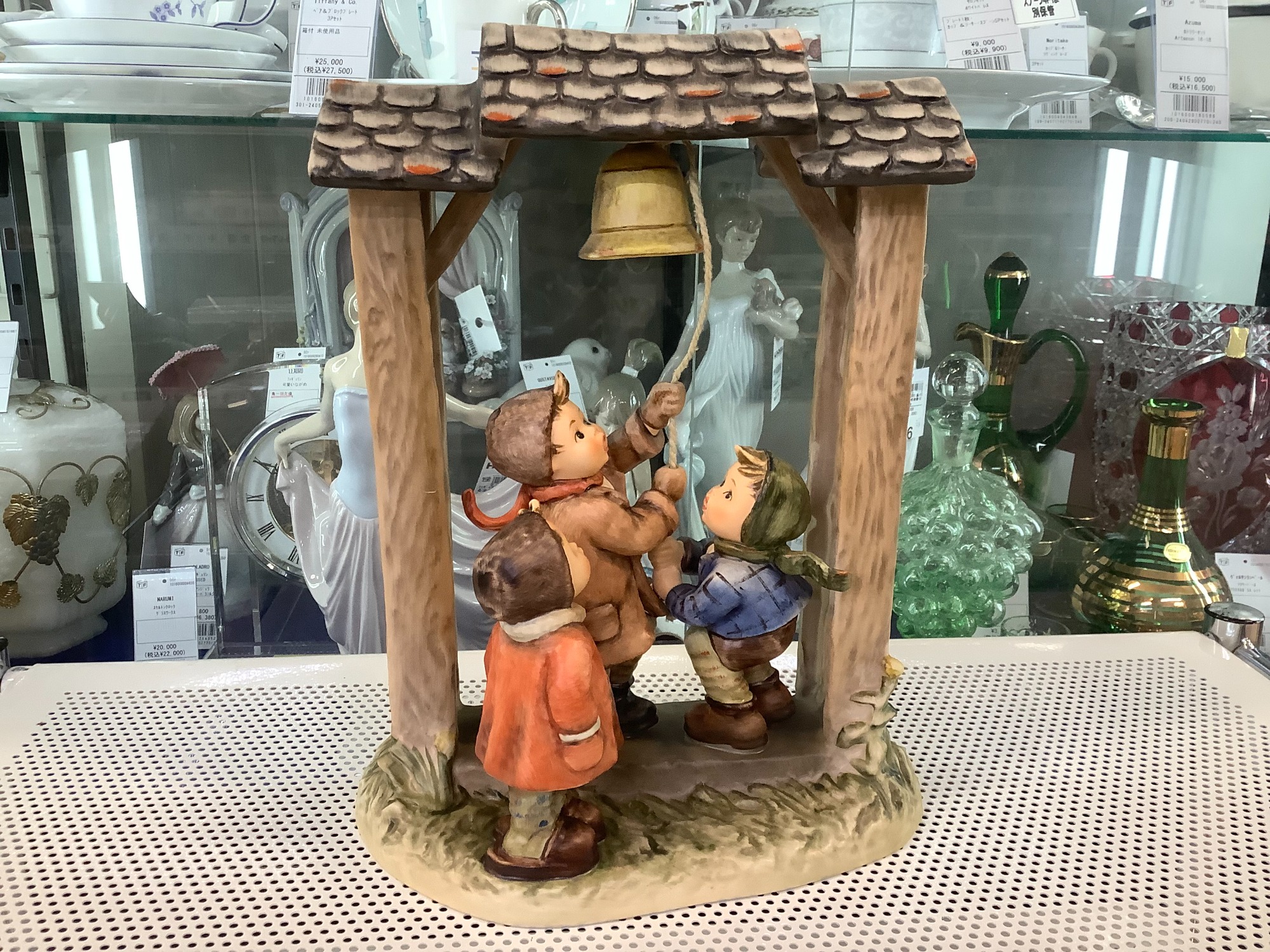 【お1人様1点限り】 GOEBEL(ゲーベル)のフンメル人形を買取入荷を致しました 工芸品