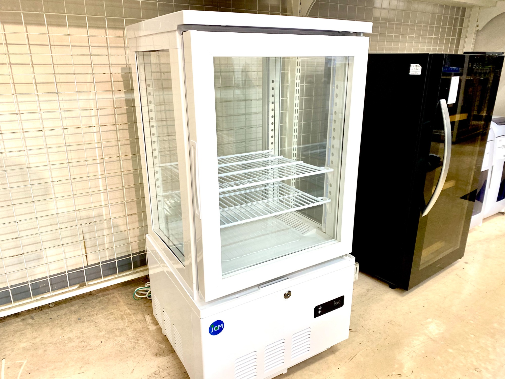 ジェーシーエム 4面ガラス冷蔵ショーケースを買取入荷致しました