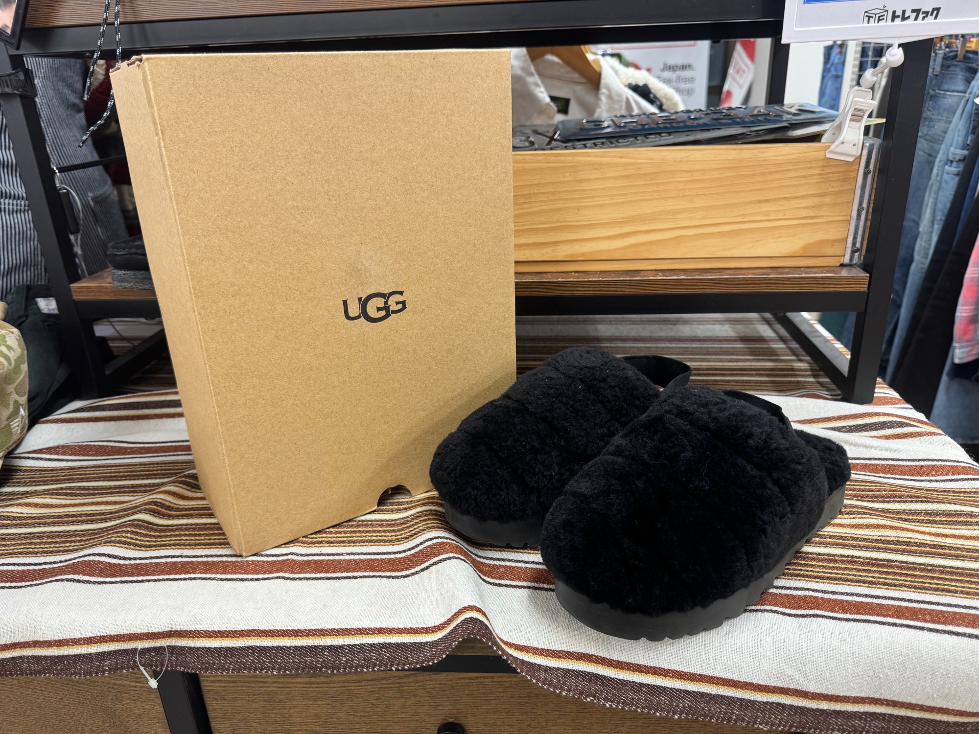 新品 未使用 UGG W SUPER FLUFF SLIPPER ブラック 7 UGG(アグ)のSUPER