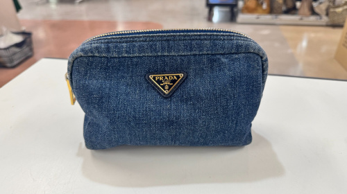 PRADAプラダ☆デニムポーチ PRADA(プラダ)のデニムポーチを買取入荷致しました！！｜2025年01月20